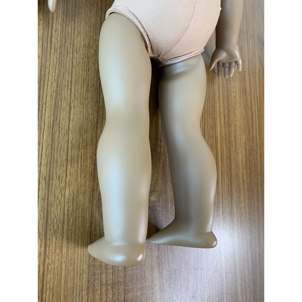 American Girl Doll Kanani Green Eyes Long Brown Wavy Hair 2011 GOTY - Picture 15 of 16